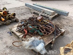 Pallet of Chains & Lifting Equipment yükleyici kovası