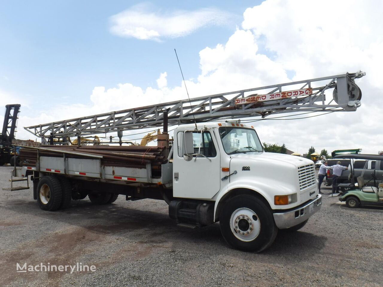 International 4700 4X2 burgulu vinç makinesi